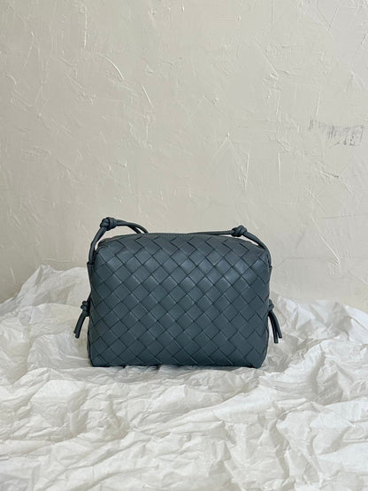 BV LOOP PETIT 23CM CUIR DE VEAU GRIS