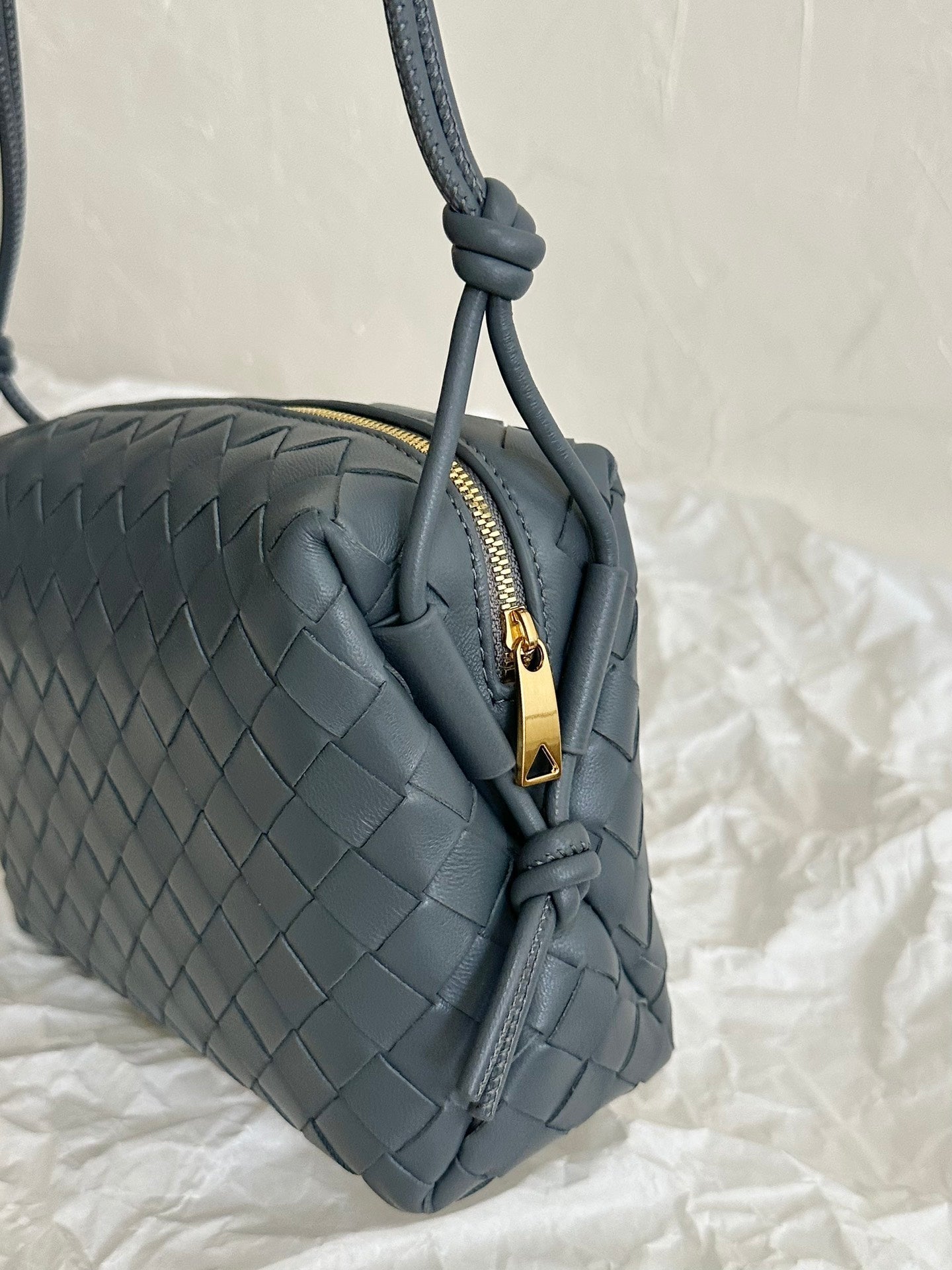 BV LOOP PETIT 23CM CUIR DE VEAU GRIS