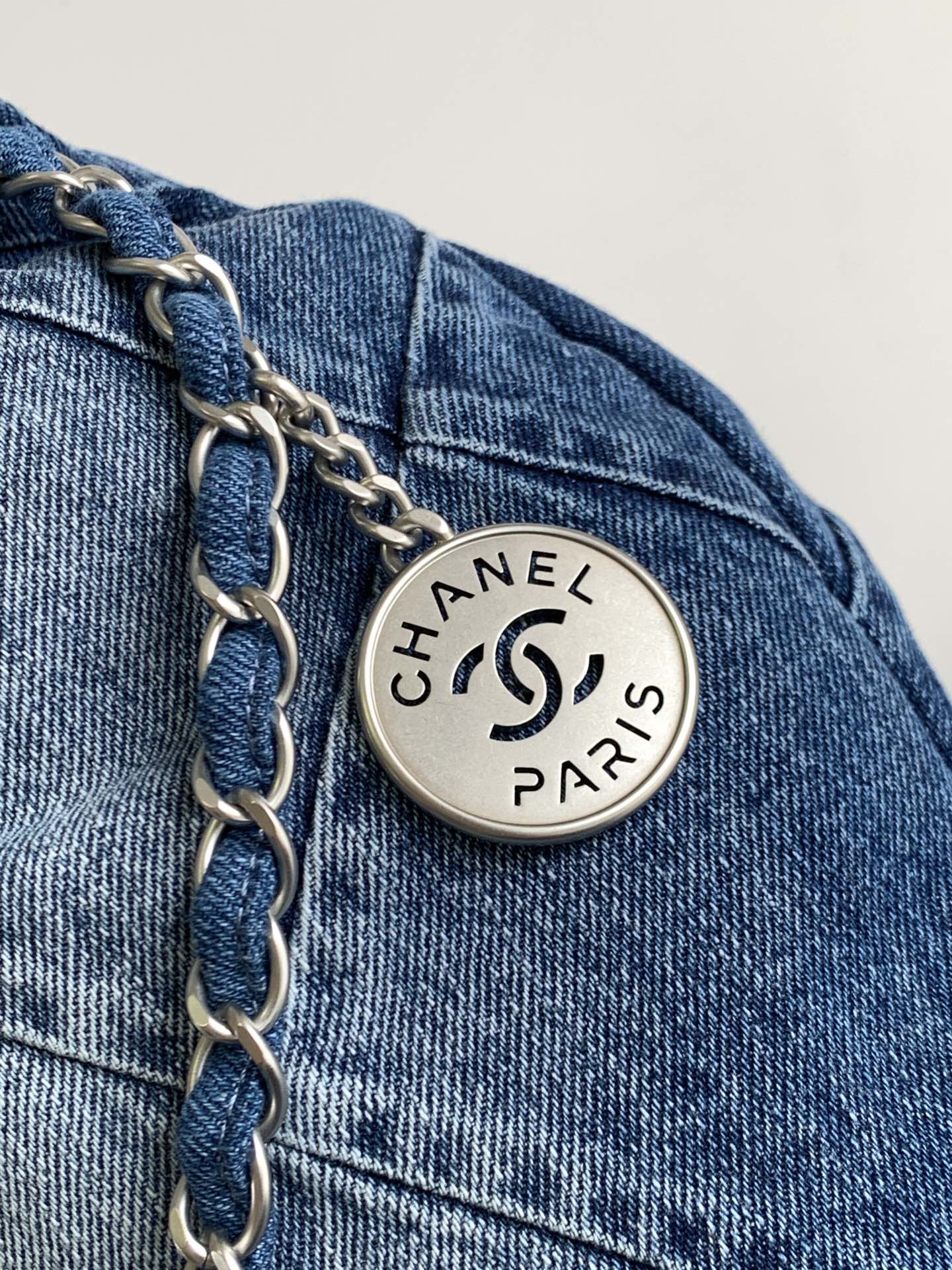 CC HOBO 39CM JEAN MÉTAL ARGENTÉ