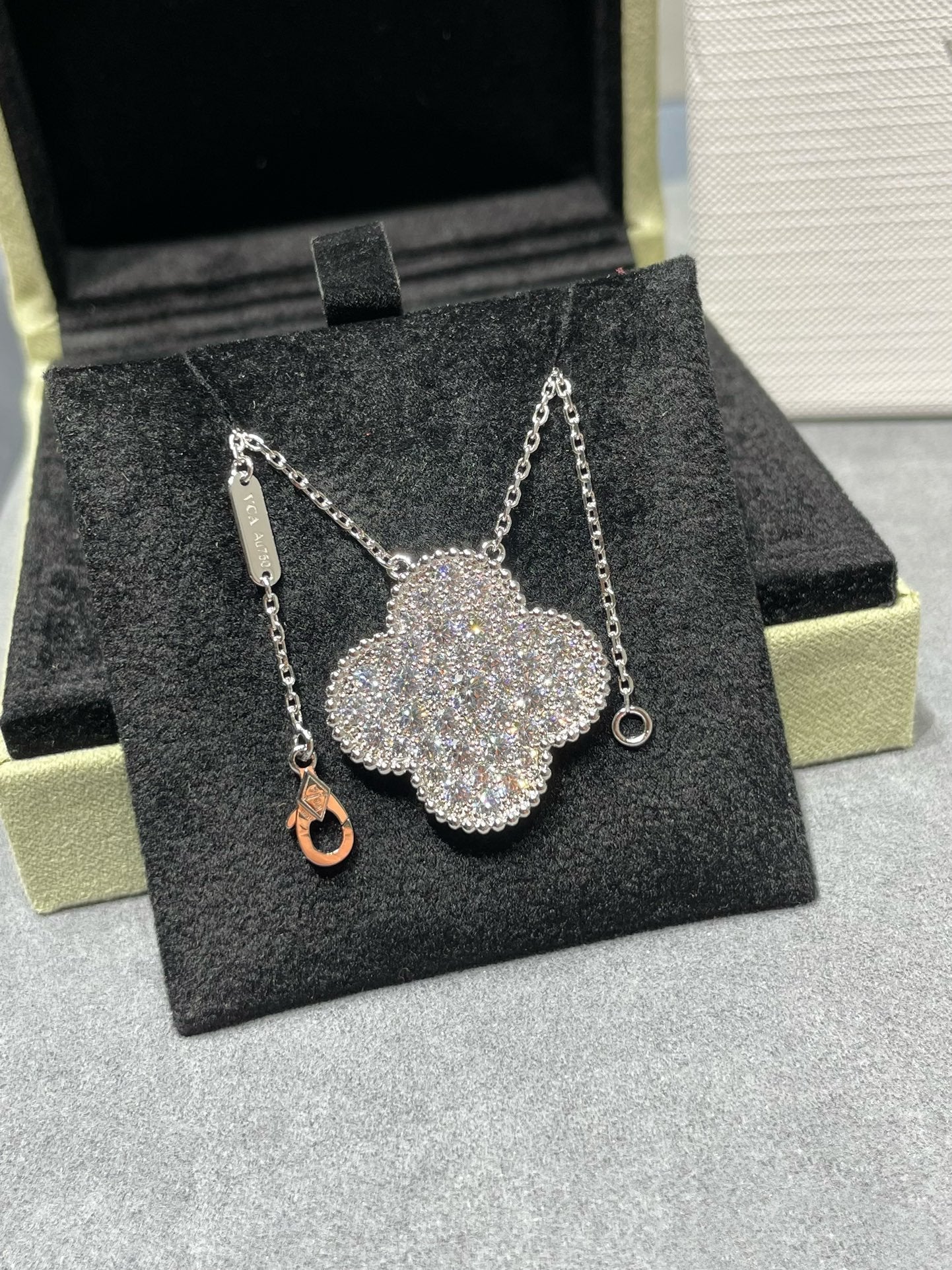 [Shinejoy]CLOVER 25MM LARGE PENDANT DIAMOND PAVED SILVER NECKLACE