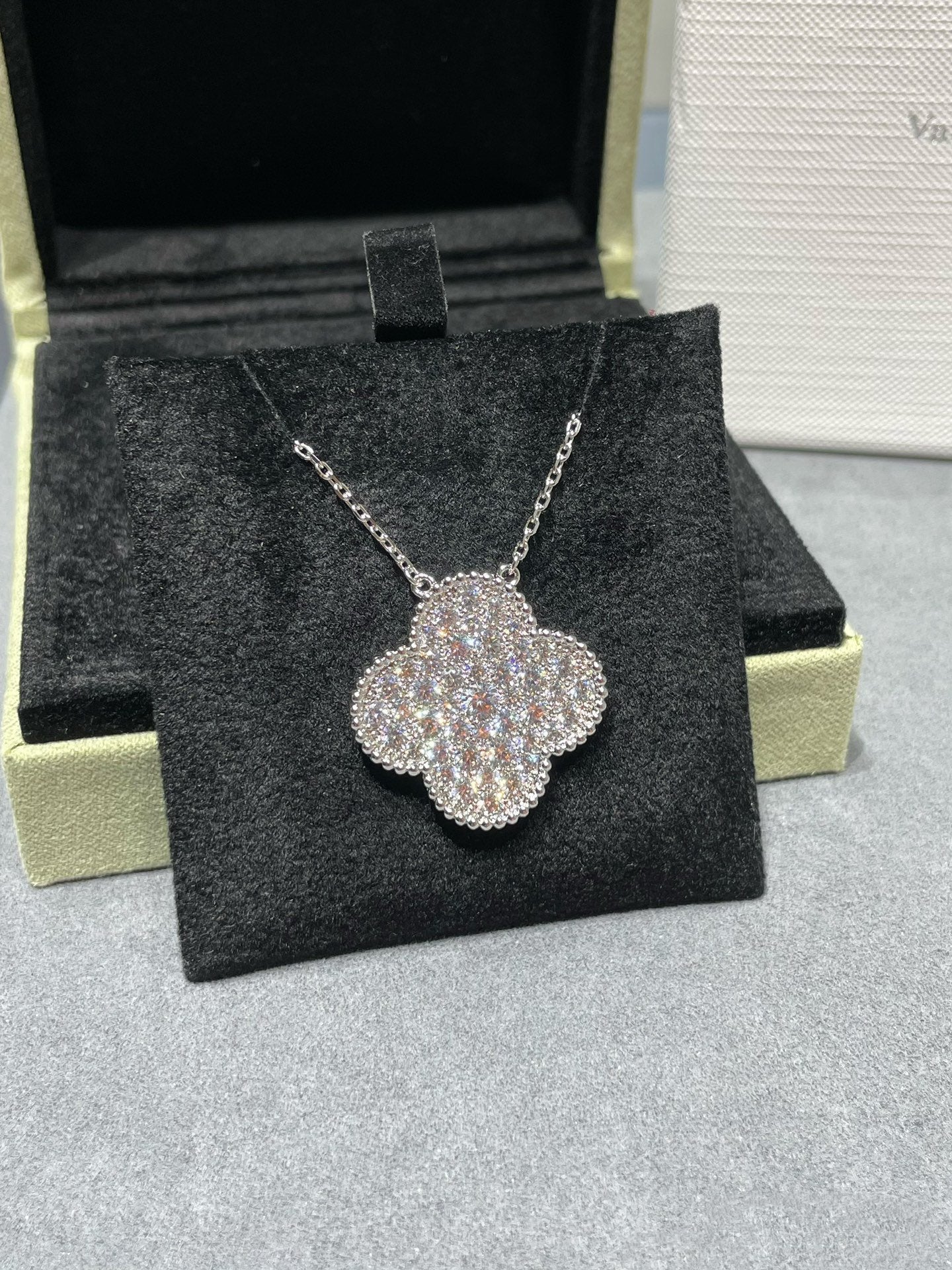 [Shinejoy]CLOVER 25MM LARGE PENDANT DIAMOND PAVED SILVER NECKLACE