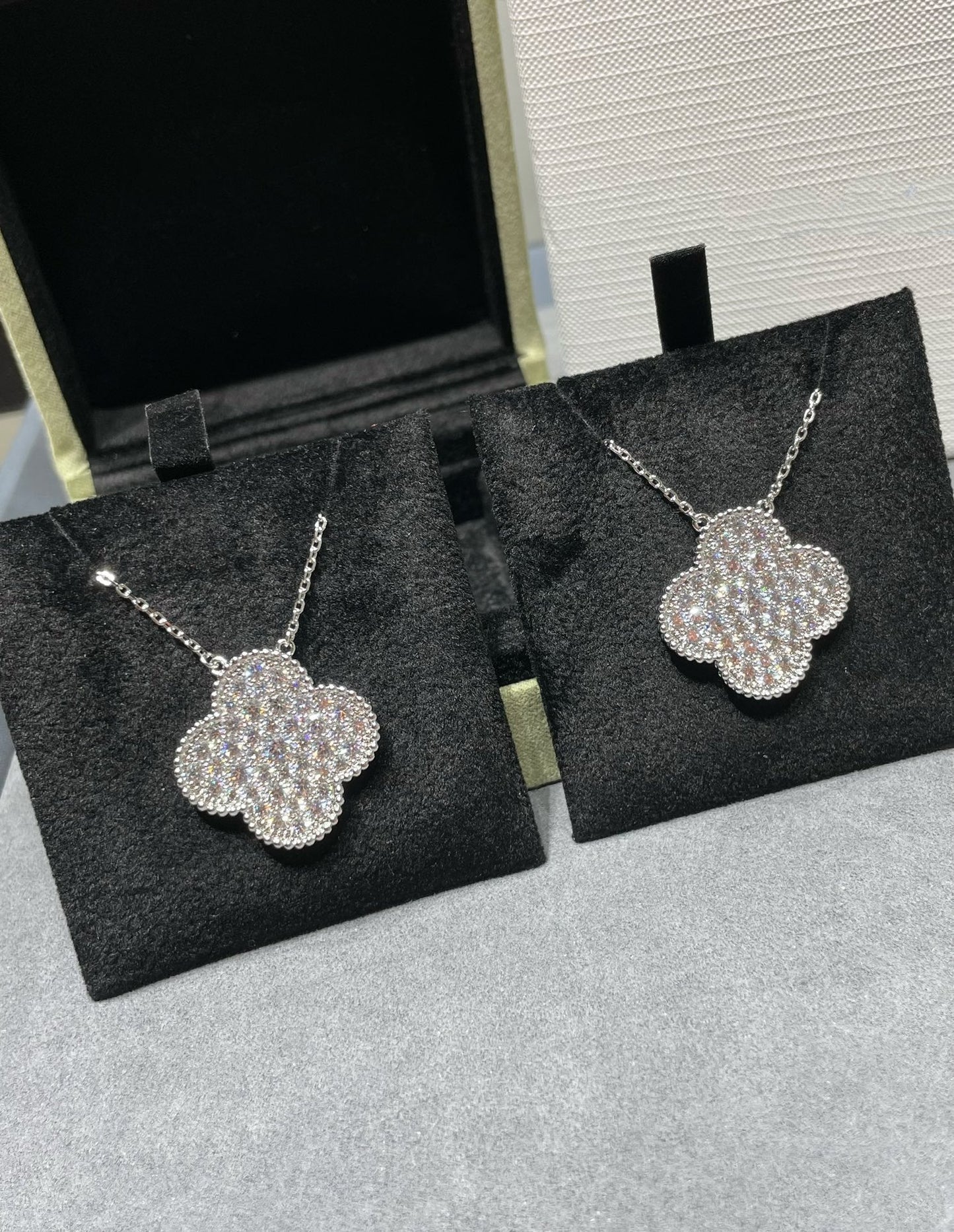[Shinejoy]CLOVER 25MM LARGE PENDANT DIAMOND PAVED SILVER NECKLACE