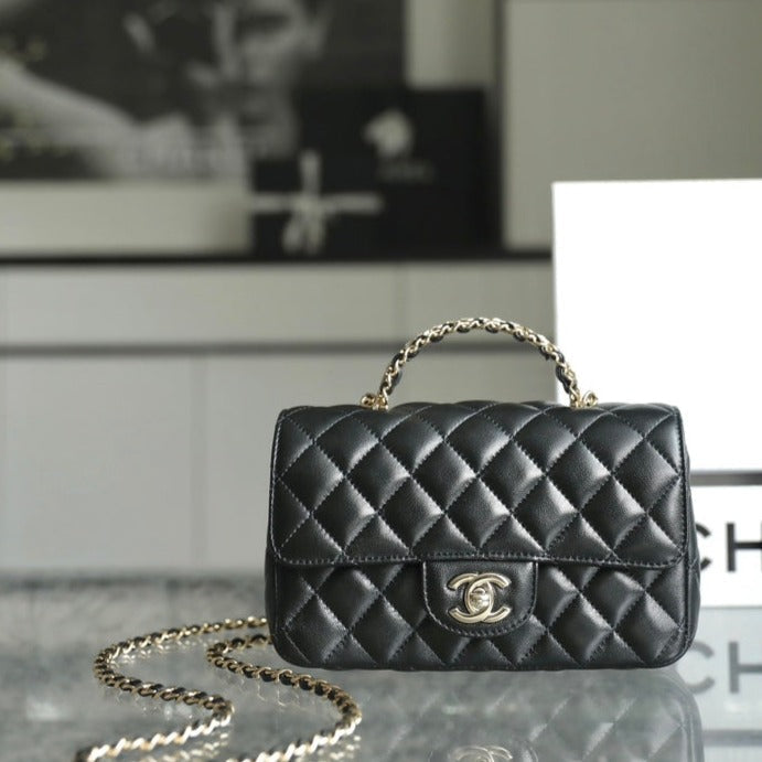 SAC MINI RECTANGLE À RABAT AVEC ANSE CUIR D'AGNEAU NOIR MÉTAL ARGENTÉ 20CM