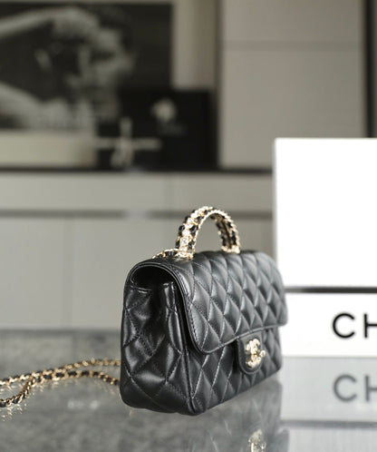 SAC MINI RECTANGLE À RABAT AVEC ANSE CUIR D'AGNEAU NOIR MÉTAL ARGENTÉ 20CM