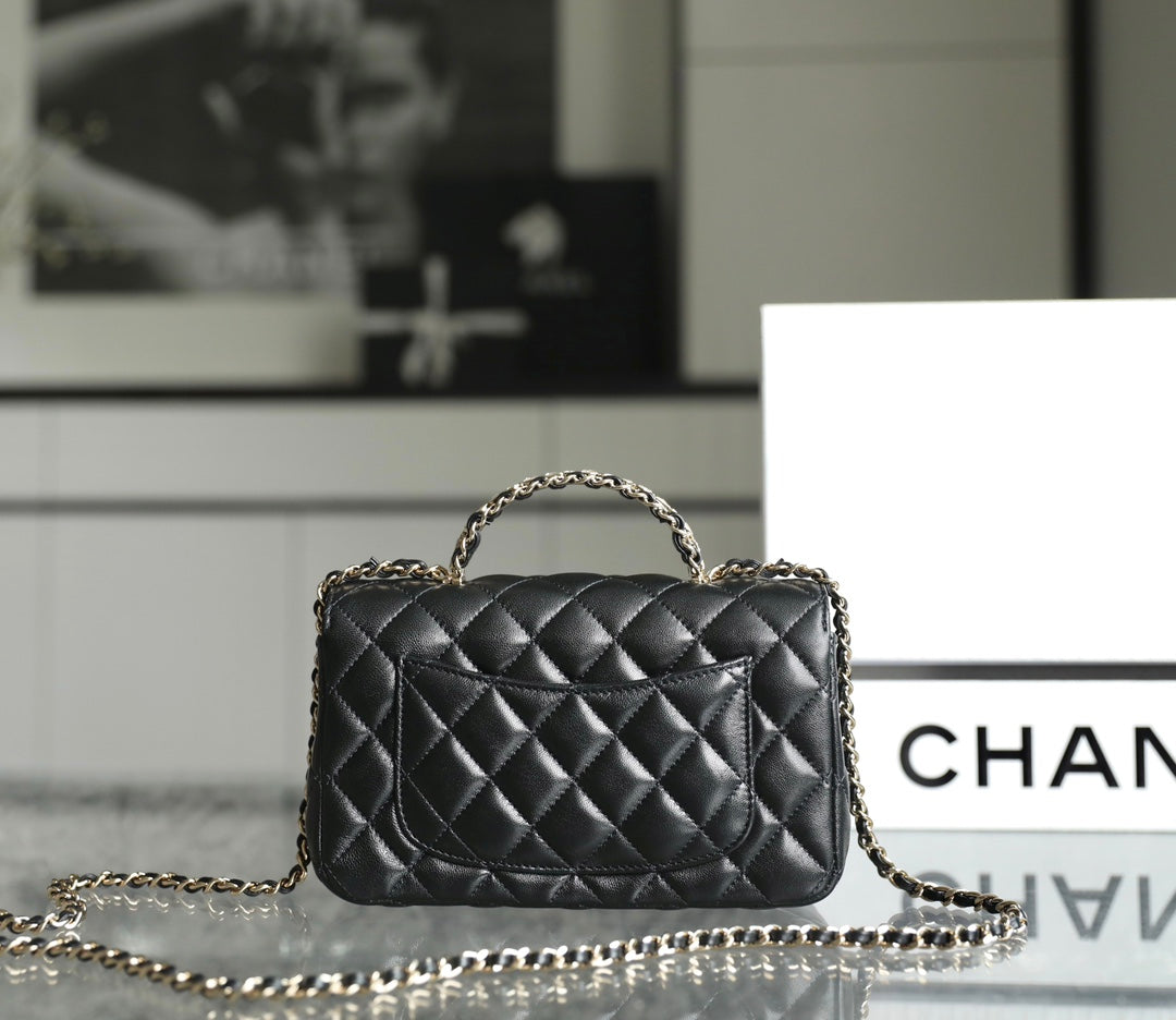 SAC MINI RECTANGLE À RABAT AVEC ANSE CUIR D'AGNEAU NOIR MÉTAL ARGENTÉ 20CM