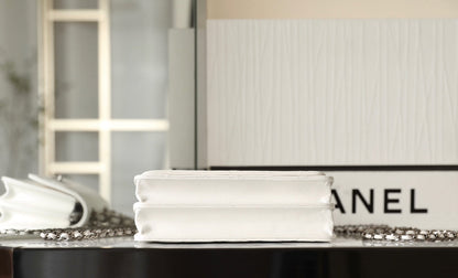 CC WOC 18.5 CUIR D'AGNEAU BLANC FINITIONS ARGENTÉES