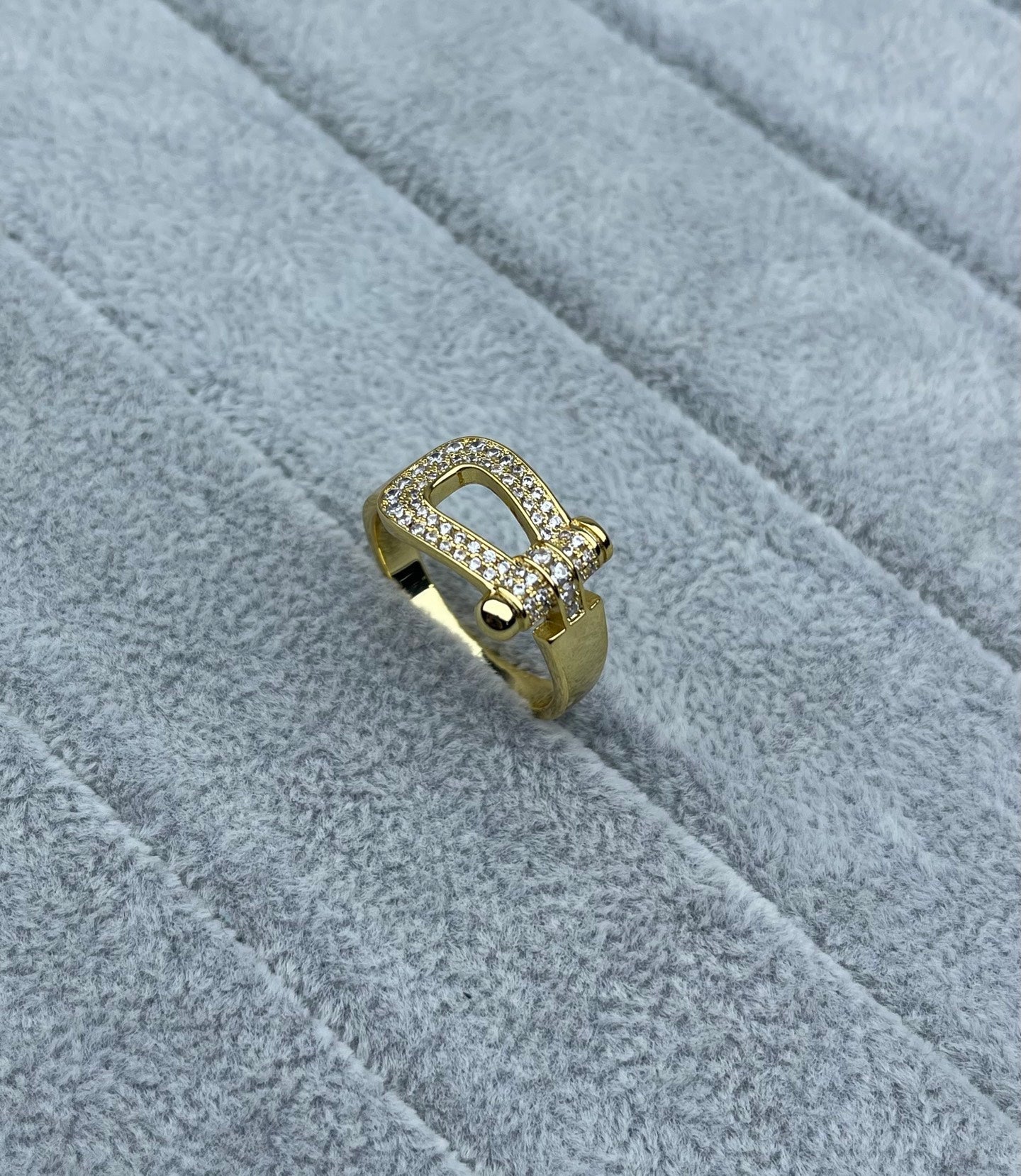 [Shinejoy]Wide Hoof-Shaped Diamond-Studded Ring