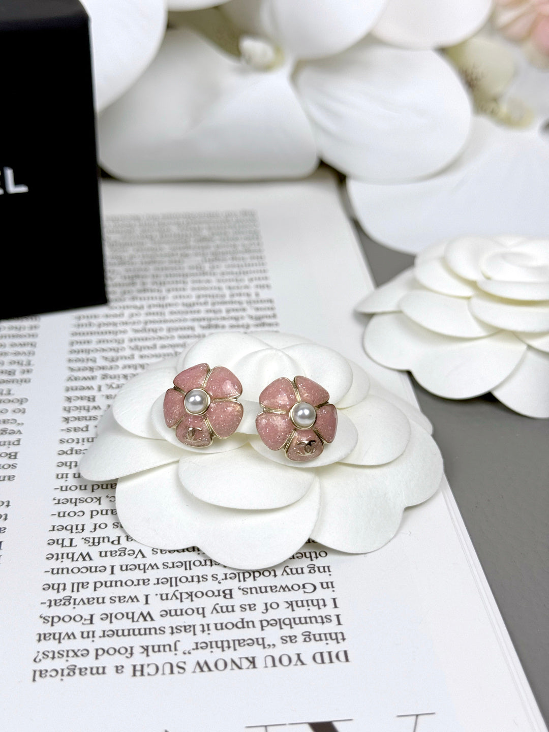 [Shinejoy]26C Pink Camellia Pearl Enamel Stud Earrings