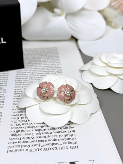 [Shinejoy]26C Pink Camellia Pearl Enamel Stud Earrings