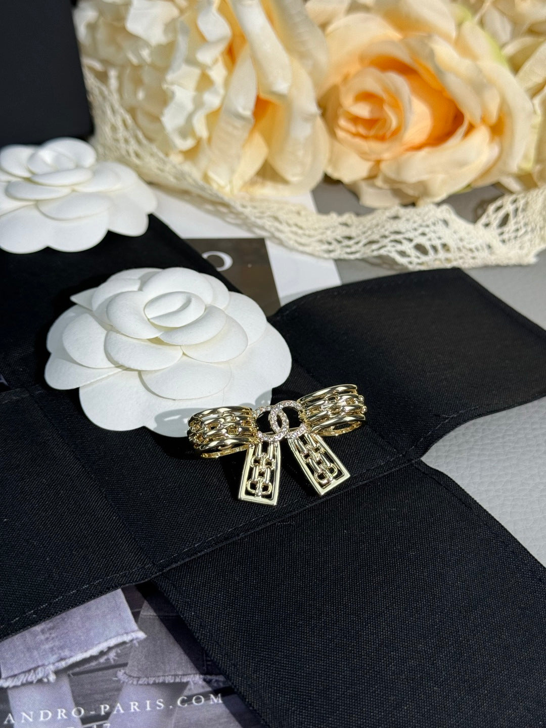 [Shinejoy]25K Hollow Bow Brooch