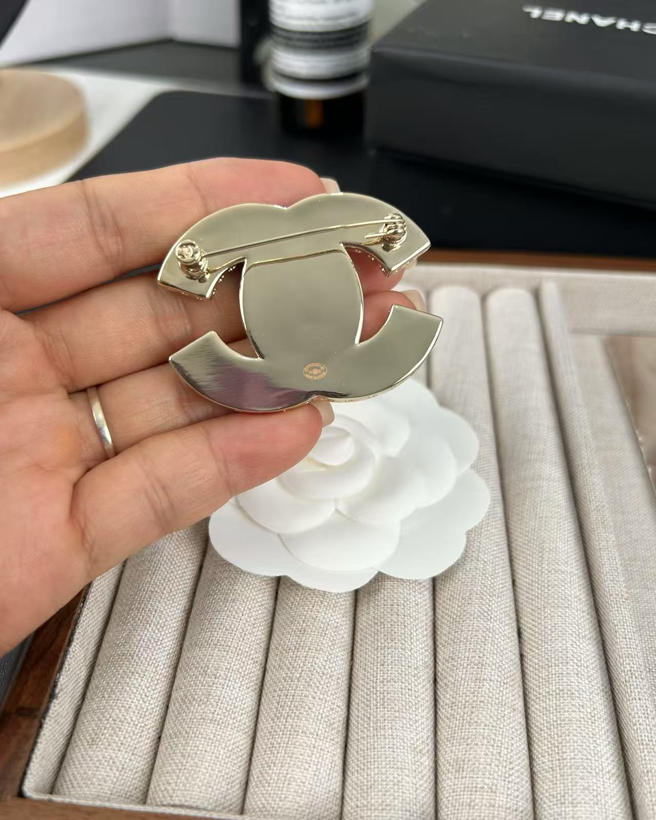[Shinejoy]Pink Resin Classic Brooch 5cm
