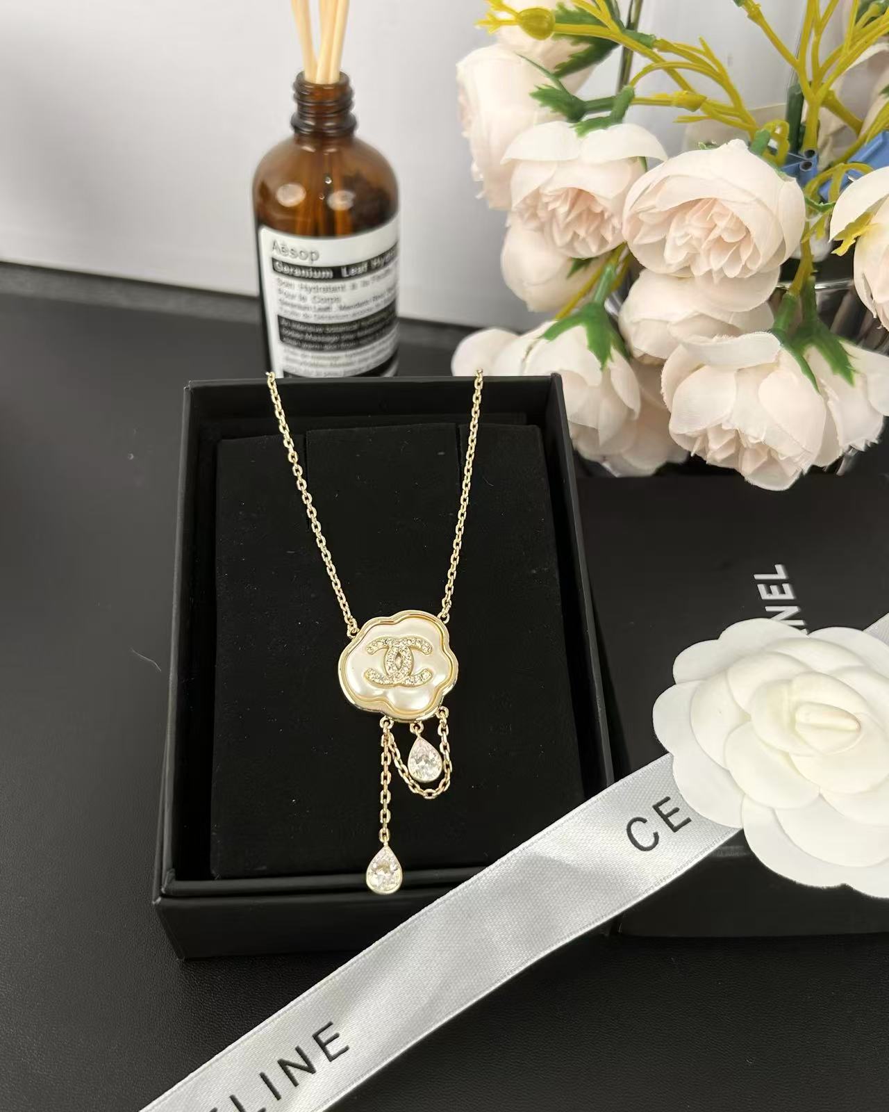 [Shinejoy]Cloud Pearl Mother-of-Pearl Diamond Chain Pendant Necklace