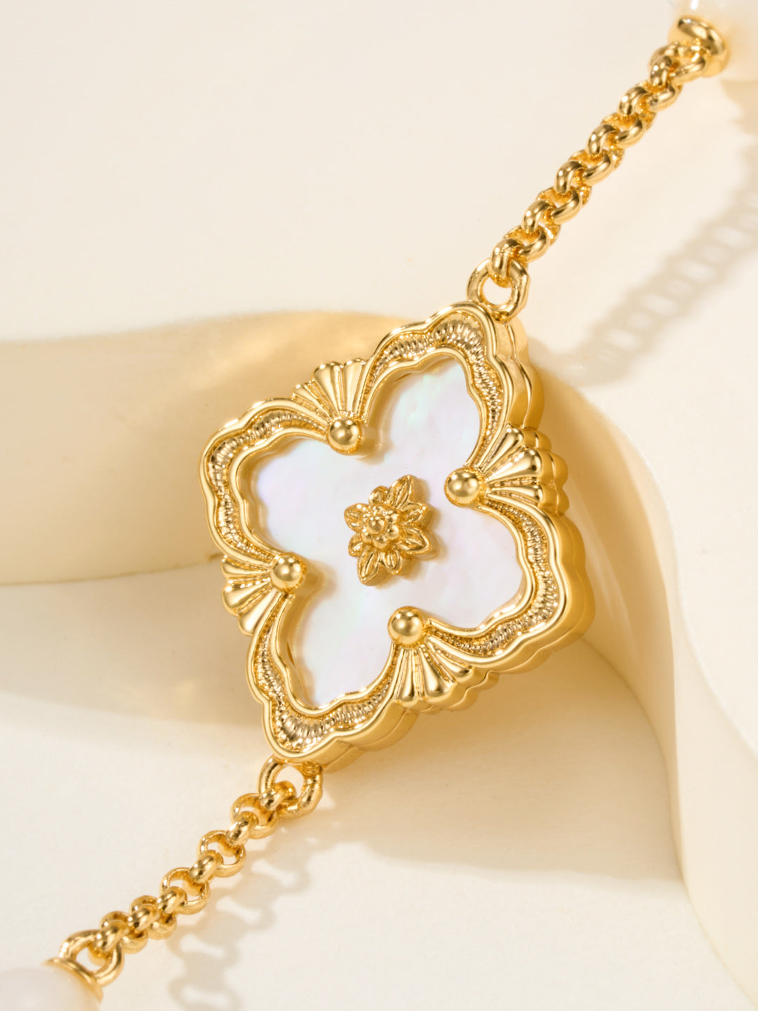 [Shinejoy]B.C.L ENAMELED Three-Flower Bracelet£¨Trumpet)