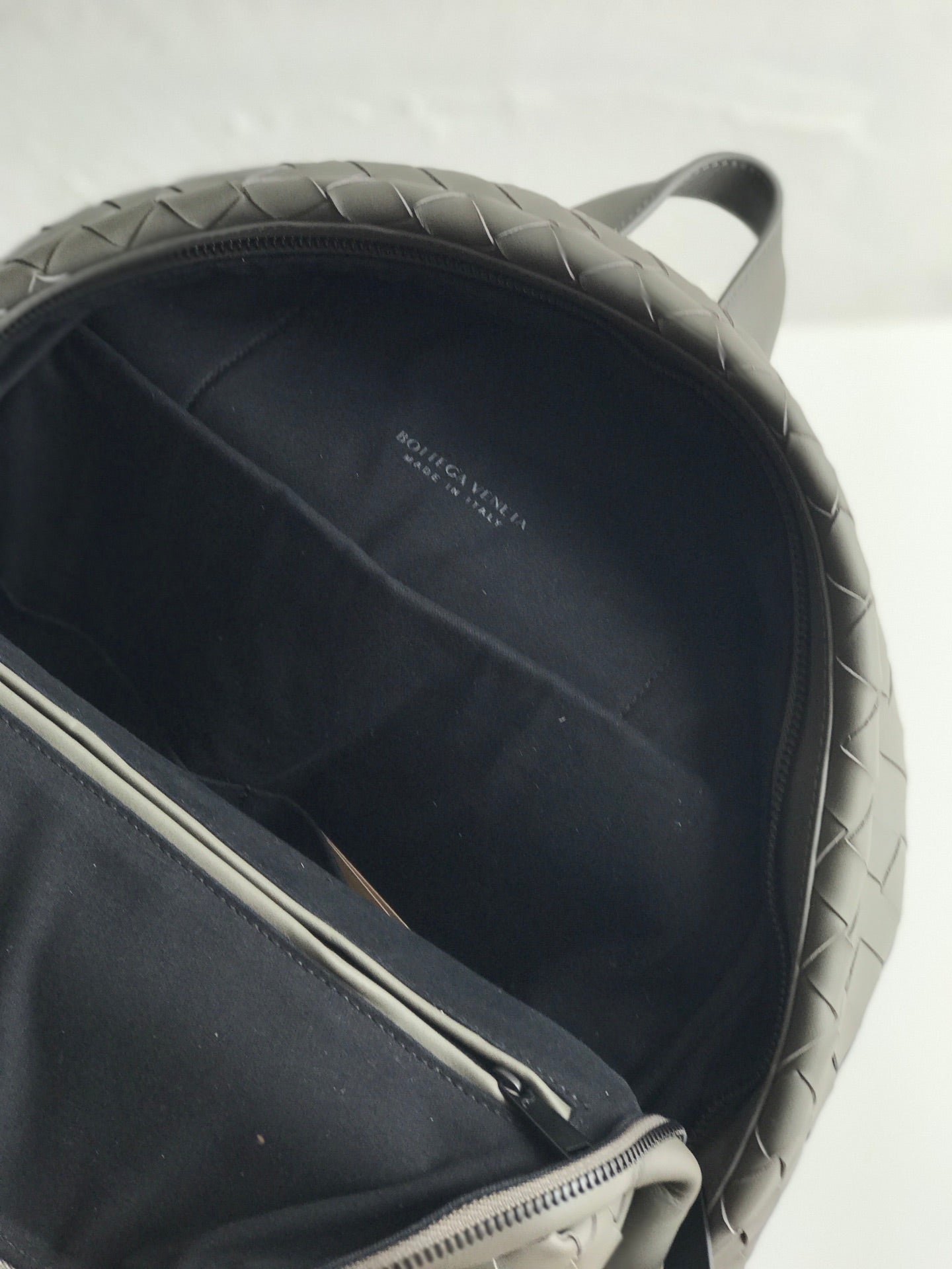 SAC À DOS SMALL INTRECCIATO 41 EN CUIR DE VEAU CHARCOAL BLACK