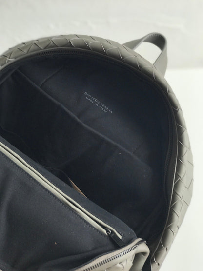 SAC À DOS SMALL INTRECCIATO 41 EN CUIR DE VEAU CHARCOAL BLACK