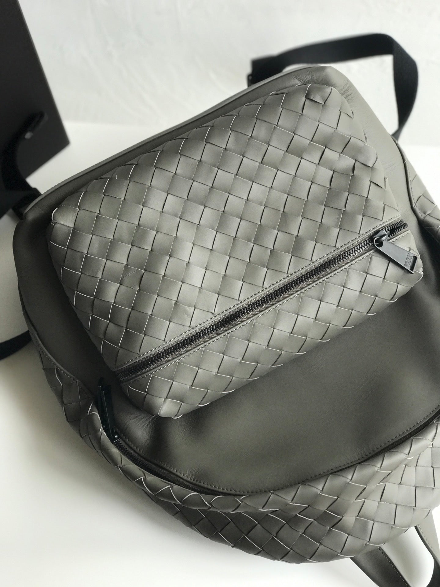 SAC À DOS SMALL INTRECCIATO 41 EN CUIR DE VEAU CHARCOAL BLACK