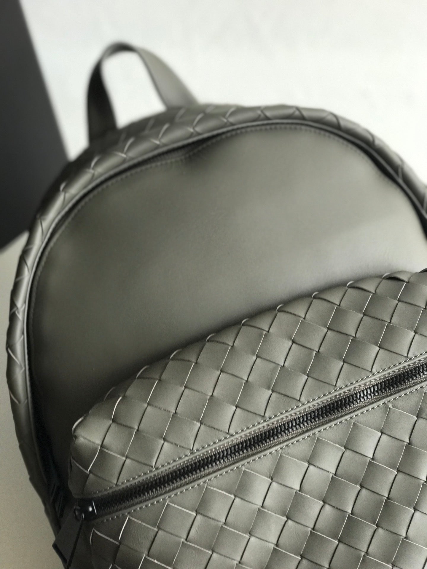 SAC À DOS SMALL INTRECCIATO 41 EN CUIR DE VEAU CHARCOAL BLACK