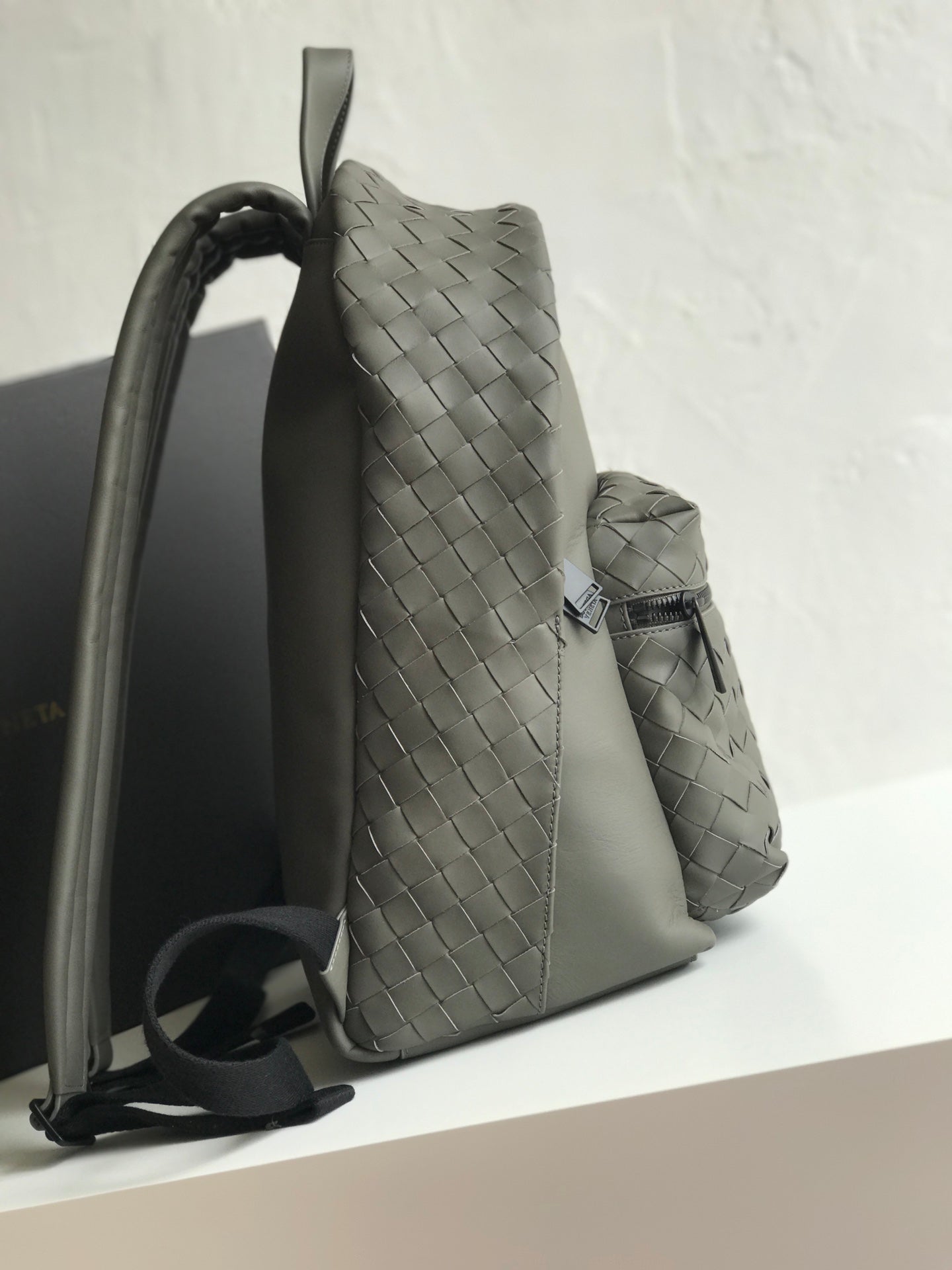 SAC À DOS SMALL INTRECCIATO 41 EN CUIR DE VEAU CHARCOAL BLACK