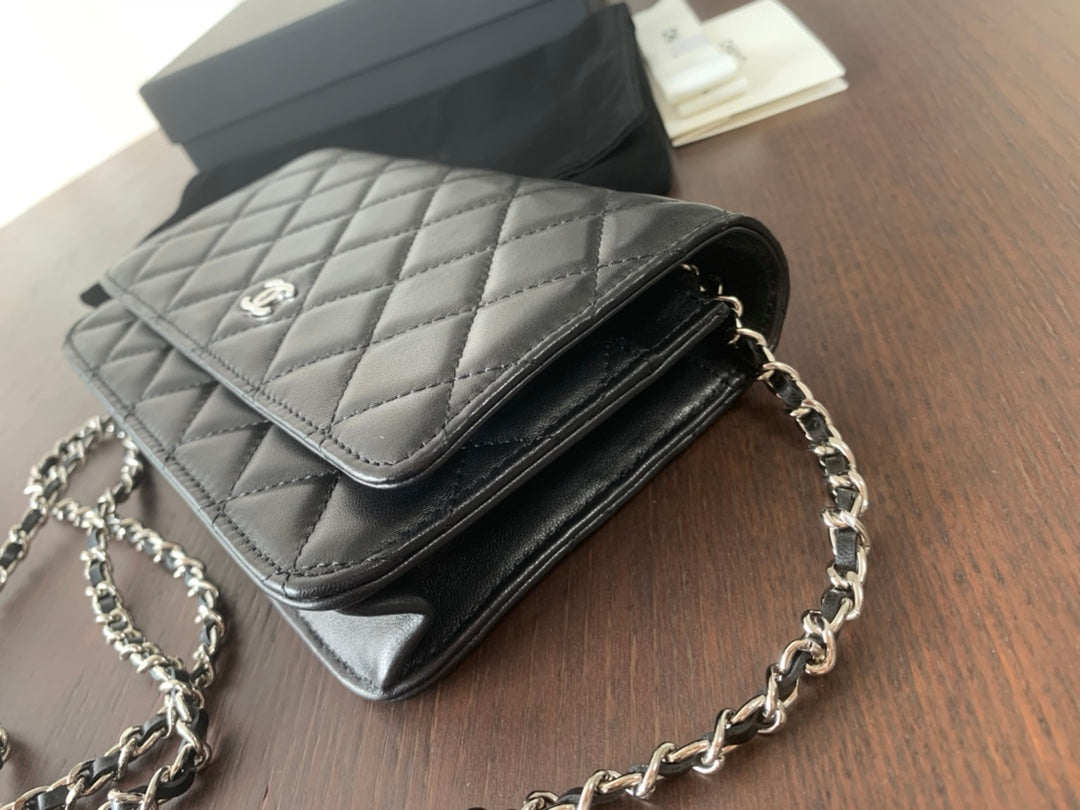 WOC 19CM CUIR D'AGNEAU NOIR MÉTAL ARGENTÉ