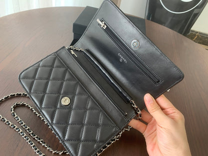 WOC 19CM CUIR D'AGNEAU NOIR MÉTAL ARGENTÉ