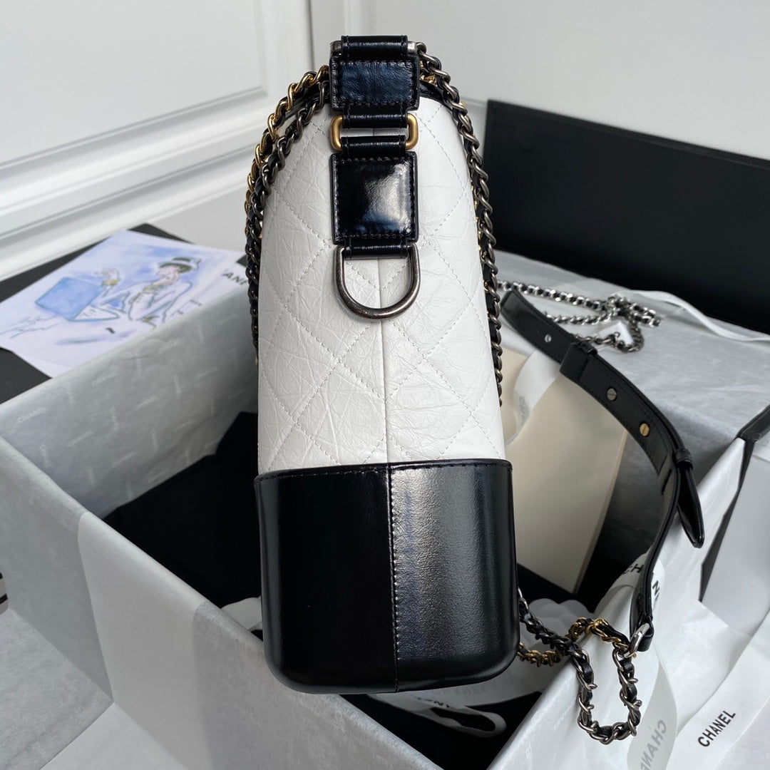 SAC HOBO CC GABRIELLE MEDIUM 28 EN PEAU DE VEAU NOIRE MÉLANGE BLANC