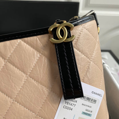 SAC HOBO MOYEN CC GABRIELLE 28 EN MÉLANGE DE CUIR DE VEAU NOIR ET BEIGE AMANDE