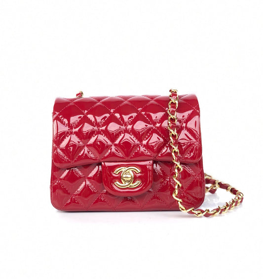 MINI SAC À RABAT CARRÉ 17CM CUIR DE VEAU VERNIS ROUGE MÉTAL DORÉ