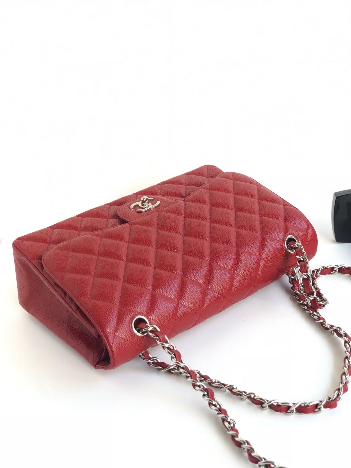 SAC À RABAT JUMBO 30CM ROUGE CAVIAR MÉTAL ARGENTÉ