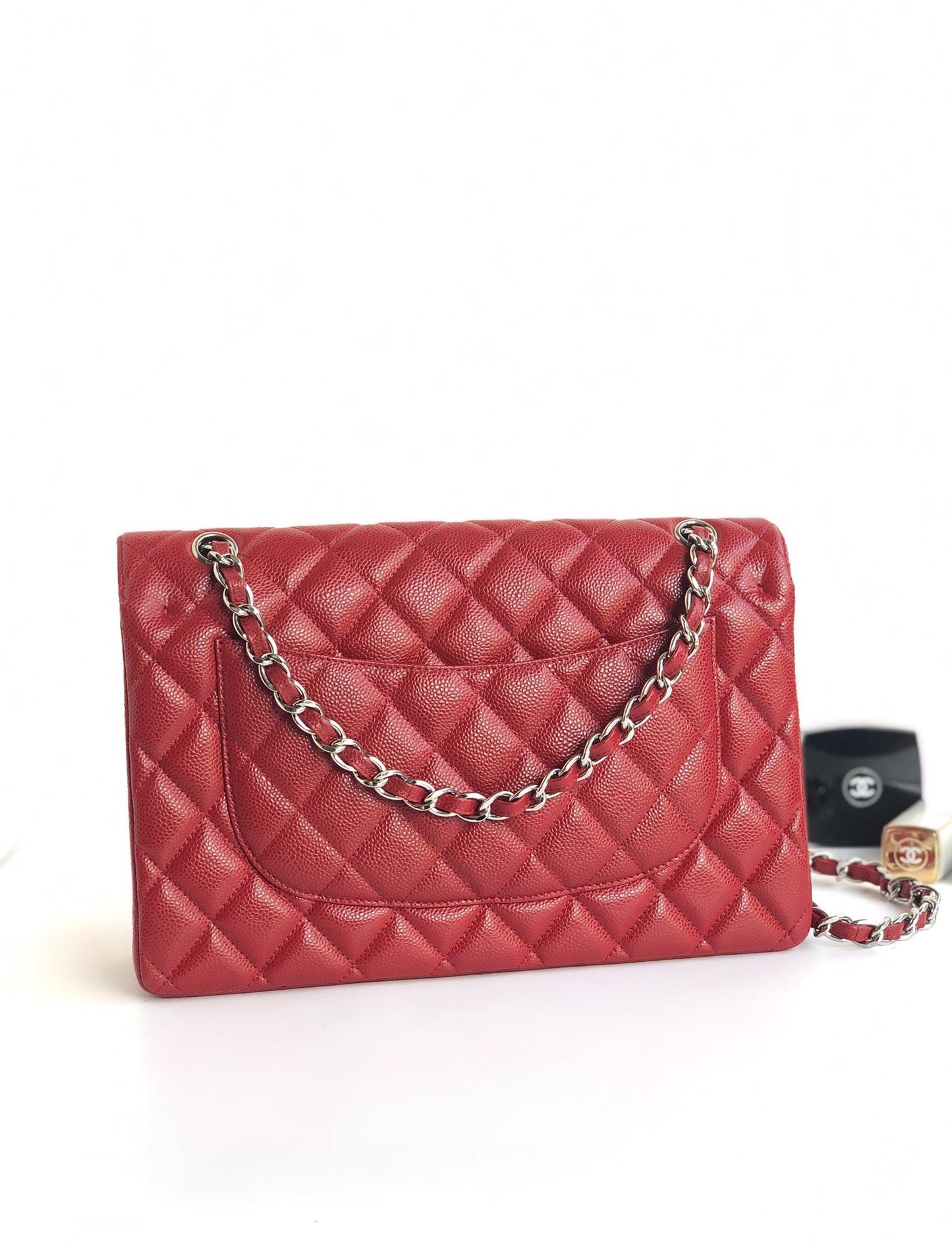 SAC À RABAT JUMBO 30CM ROUGE CAVIAR MÉTAL ARGENTÉ