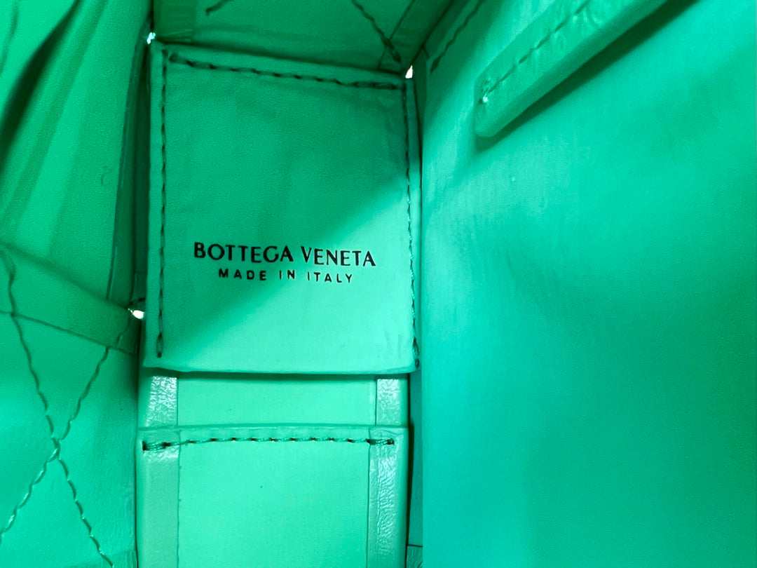 PETITE CASSETTE 23 EN CUIR DE VEAU VERT CLAIR