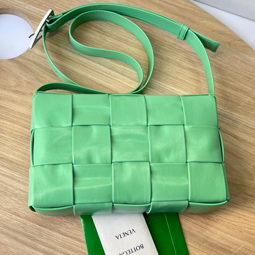 PETITE CASSETTE 23 EN CUIR DE VEAU VERT CLAIR