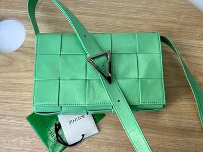 PETITE CASSETTE 23 EN CUIR DE VEAU VERT CLAIR