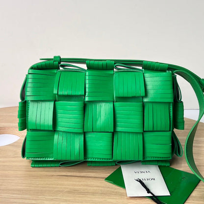 PETITE CASSETTE 23 EN CUIR DE VEAU FRANGÉ VERT