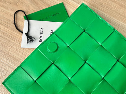 PETITE CASSETTE 23 EN CUIR DE VEAU FRANGÉ VERT