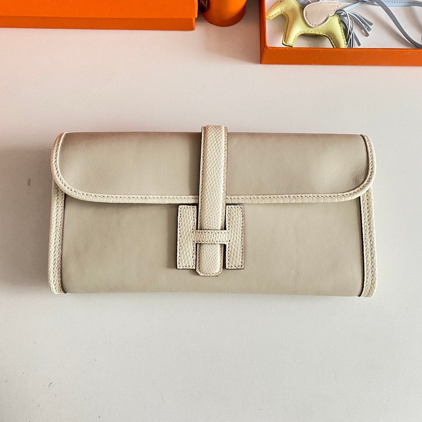 JIGE ELAN 29 CLUTCH IN BISQUE BEIGE CALFSKIN WITH LIZARD SKIN (MADE-TO-ODER)