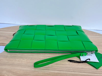GRANDE POCHETTE CASSETTE EN CUIR DE VEAU VERT MALACHITE