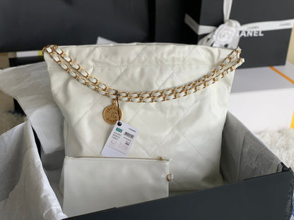 SAC À MAIN CC LARGE 42 EN CUIR DE VEAU BRILLANT BLANC ET QUINCAILLERIE DORÉE