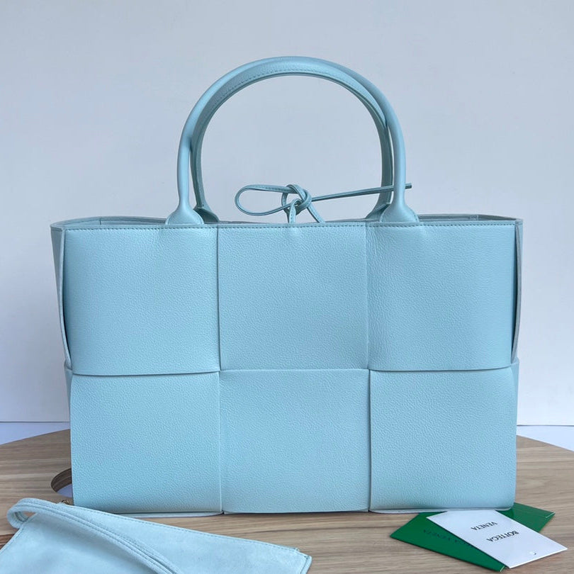 SAC CABAS ARCO 36 EN CUIR DE VEAU BLEU CIEL