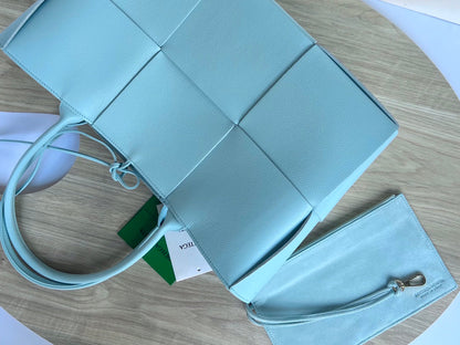 SAC CABAS ARCO 36 EN CUIR DE VEAU BLEU CIEL