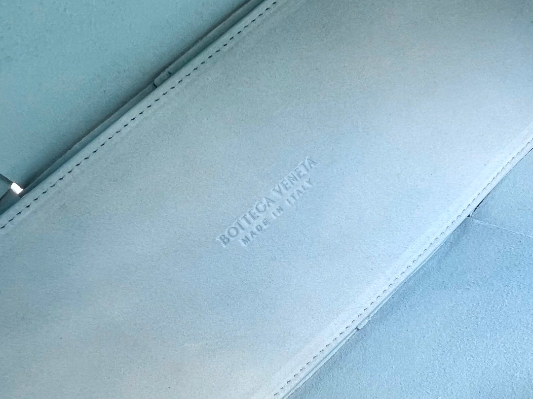 SAC CABAS ARCO 36 EN CUIR DE VEAU BLEU CIEL
