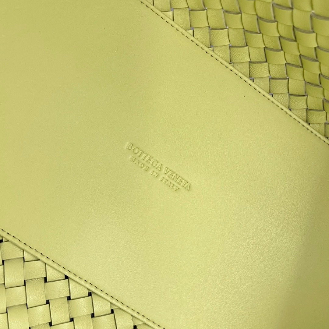 GRAND CABAS 51 EN AGNEAU JAUNE PASTEL