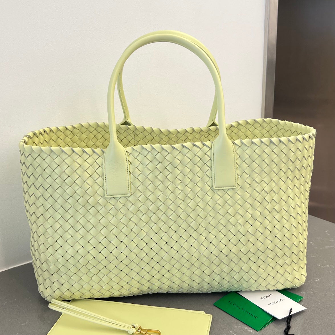 GRAND CABAS 51 EN AGNEAU JAUNE PASTEL