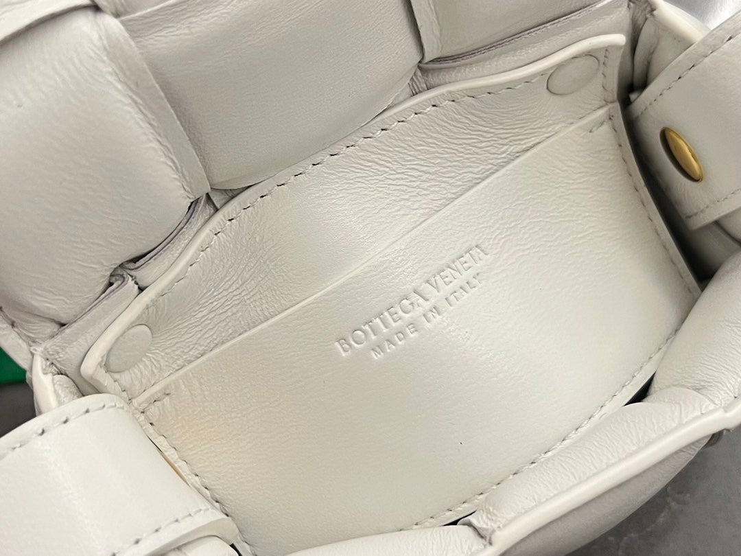 MINI CASSETTE 12 EN AGNEAU BLANC
