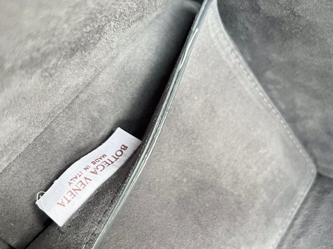 SAC CABAS ARCO 36 EN CUIR DE VEAU GRIS TROUTE