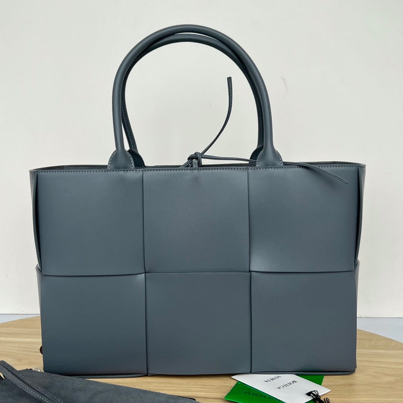 SAC CABAS ARCO 36 EN CUIR DE VEAU GRIS TROUTE