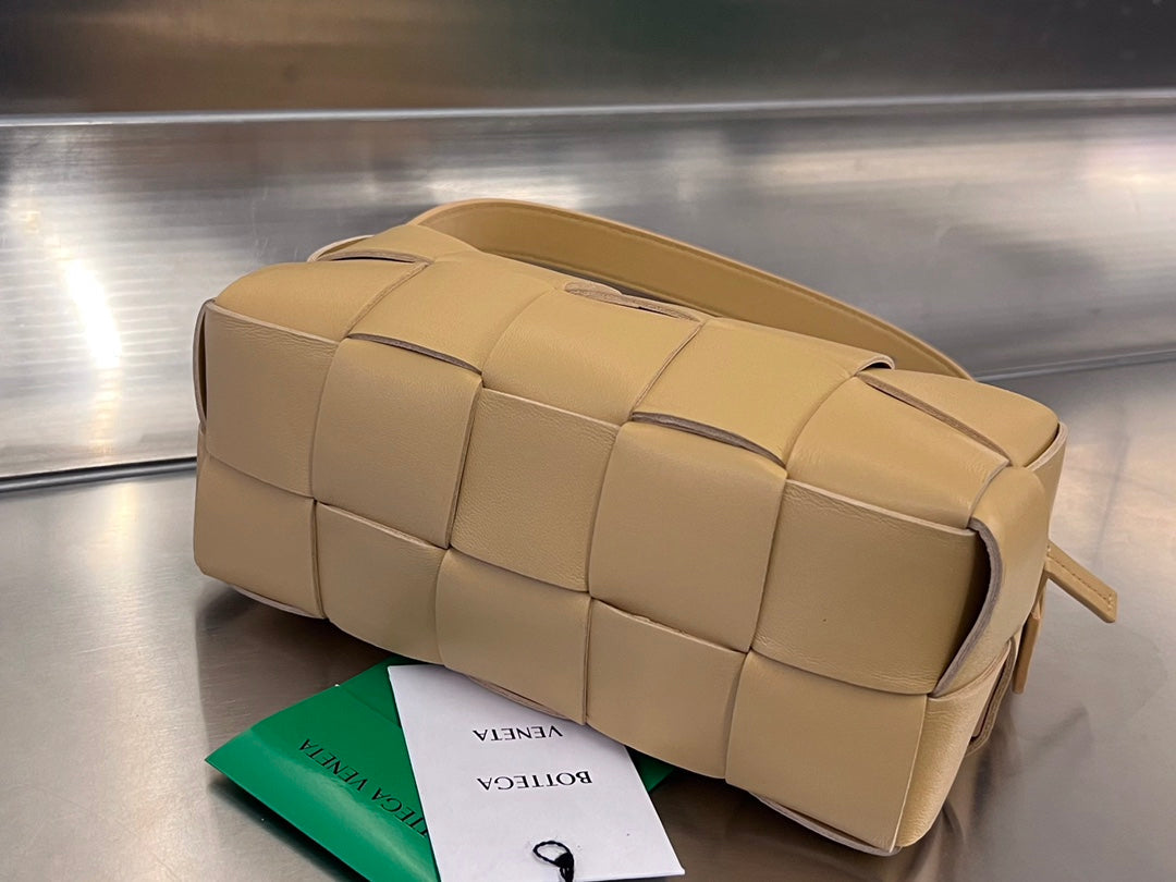 CASSETTE BRICK 28 EN PEAU DE VEAU DORÉ