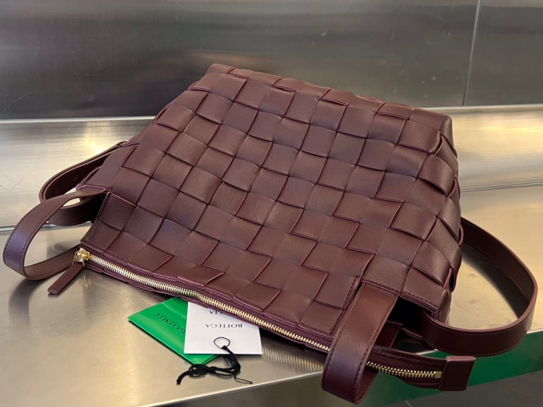 SAC À BANDOULIÈRE MOYEN 28 EN CUIR D'AGNEAU MARRON CHOCOLAT