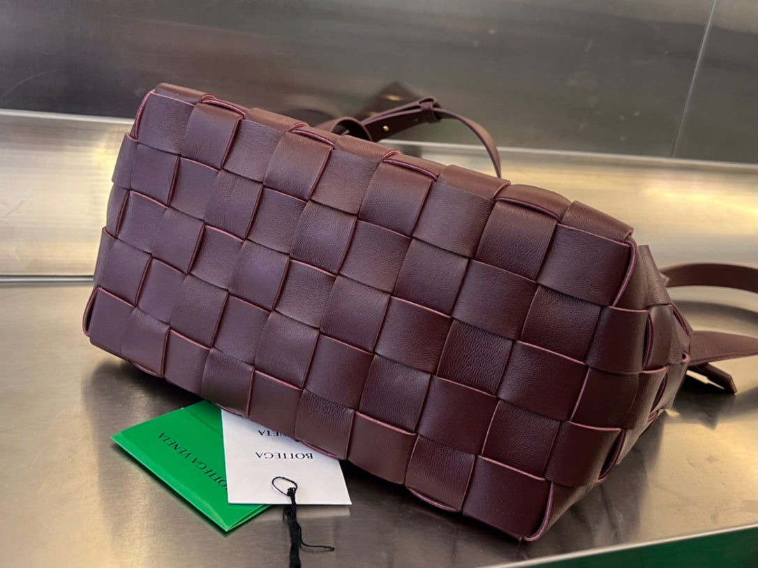 SAC À BANDOULIÈRE MOYEN 28 EN CUIR D'AGNEAU MARRON CHOCOLAT
