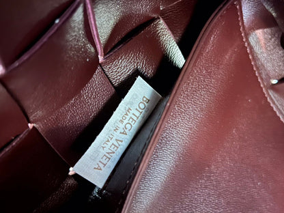 SAC À BANDOULIÈRE MOYEN 28 EN CUIR D'AGNEAU MARRON CHOCOLAT