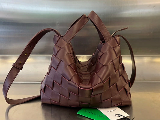 SAC À BANDOULIÈRE MOYEN 28 EN CUIR D'AGNEAU MARRON CHOCOLAT